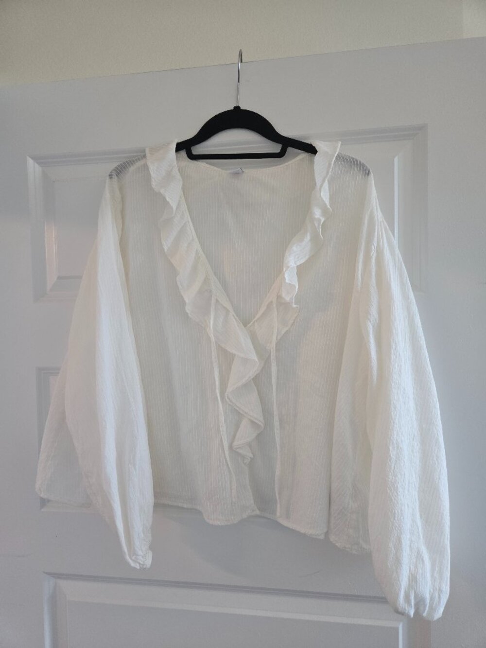 Old Navy Boho White ruffled top
